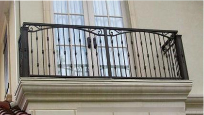 阳台护栏用什么材料好？